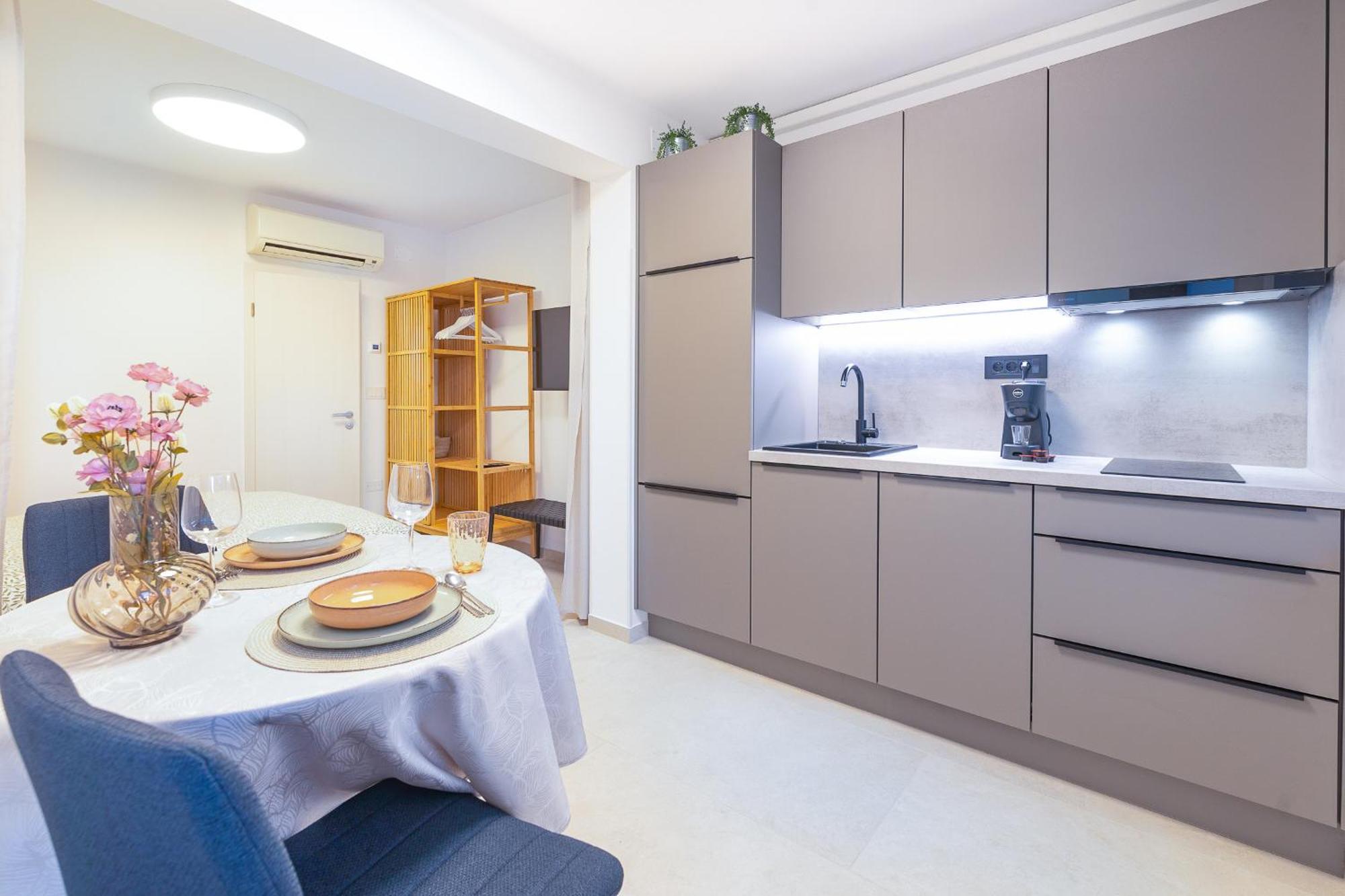 Isolana Apartment Izola Exterior photo